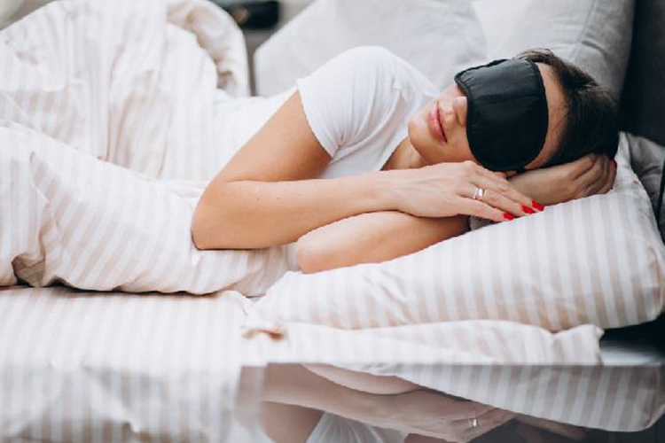 The Effects of Staying Up Late for Women: Increased Blood Sugar Levels, Lowered Concentration, and More (Illustration Freepik.com/senivpetro)