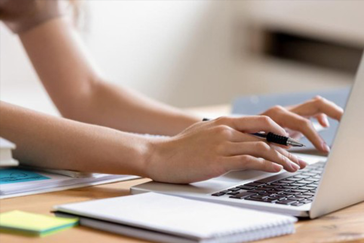 How to Easily Overcome a Not Responding Laptop: 3 Simple Ways (Illustration iStockphoto/fizkes)